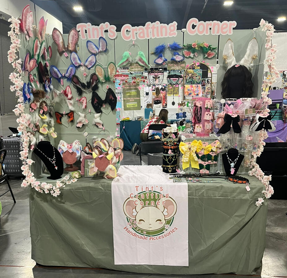 Momocon 2024 - 6 foot